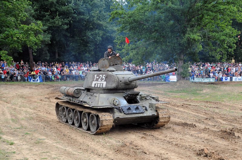 DSC_2643_1.jpg - Tank T-34/85 byl druhou hlavní verzí nejslavnějšího sovětského tanku Velké vlastenecké války.