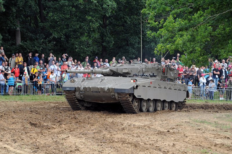 DSC_2747_1.jpg - Šedesátitunový kolos Merkava.