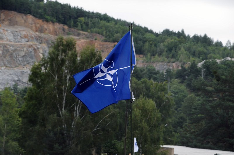 DSC_2791_1.jpg - Vlajka Severoatlantické aliance (anglicky North Atlantic Treaty Organization – NATO).