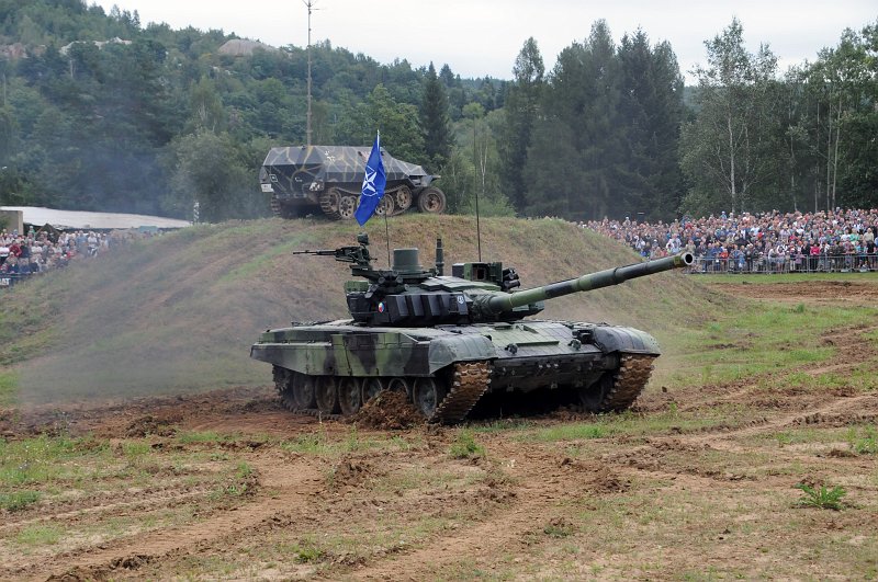 DSC_2795_1.jpg - Modernější podoba tanku T 72 s označením T 72 M4 CZ.