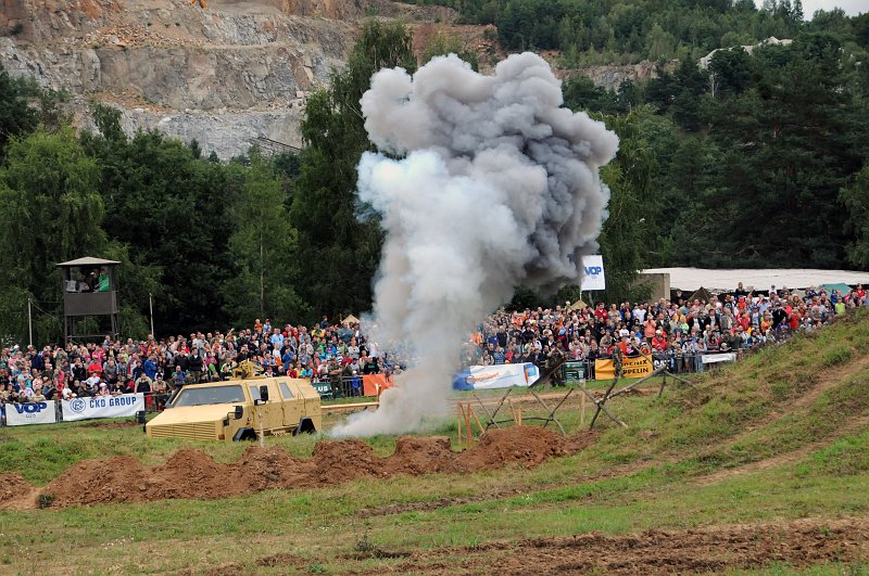 DSC_2911_1.jpg - Pyrotechnická stránka celého letošního Tankového dne byla bohatá a na vysoké úrovni.