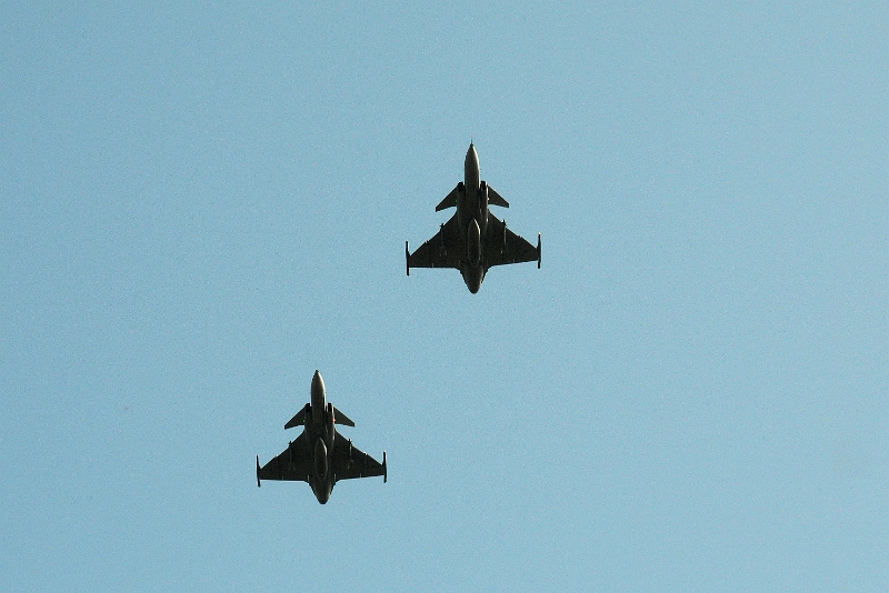 DSC_0659_1.jpg - Dvanáctý tankový den zahájil průlet dvou letounů JAS-39 Gripen z 21.