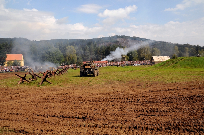 DSC_0796_1.jpg - Bojová ukázka: Boje po vylodění v Normandii.