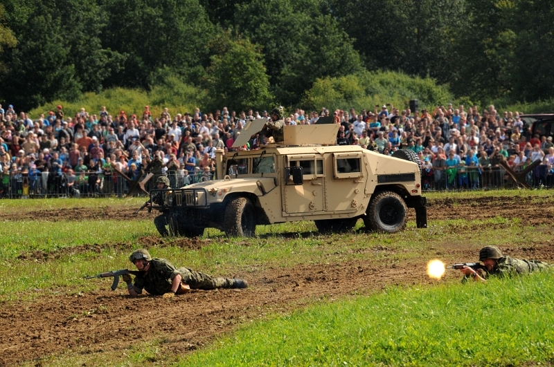 DSC_0997_1.jpg - Vojenské vozidlo HMMWV (zvaného Humvee)