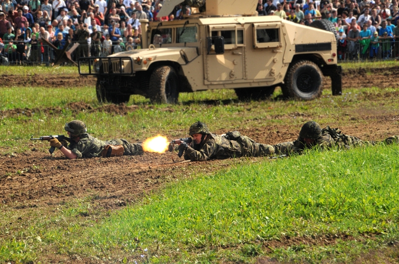 DSC_1009_1.jpg - Vojenské vozidlo HMMWV (zvaného Humvee)