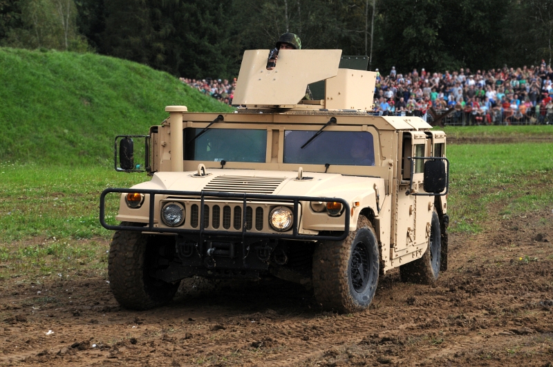 DSC_1025_1.jpg - Vojenské vozidlo HMMWV (zvaného Humvee)