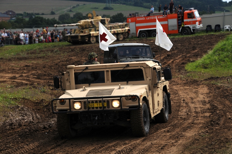 DSC_1034_1.jpg - Vojenské vozidlo HMMWV (zvaného Humvee)