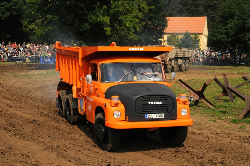 DSC_1122_1.jpg - Již v roce 1898 vyrobila Tatra první nákladní automobil. Zde k vidění Tatra T148.