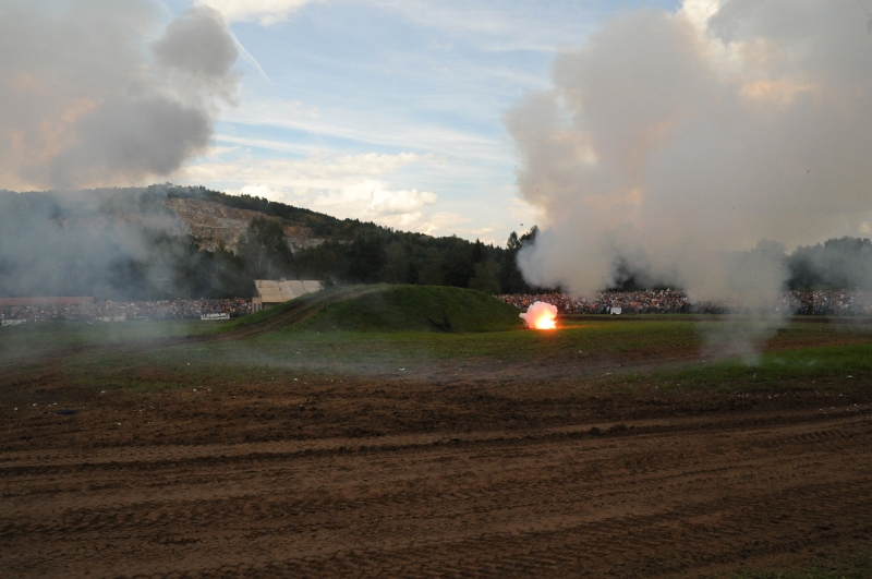 DSC_1171_1.jpg - V odpoledních ukázkách předvedl KVH Gardekorps střetnutí připomínající boje při Karpatsko-dukelské operaci během září až listopadu 1944.