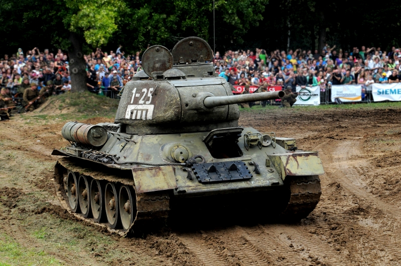 DSC_1201_1.jpg - Tank T-34/85 byl druhou hlavní verzí T-34, nejslavnějšího sovětského tanku Velké vlastenecké války. 