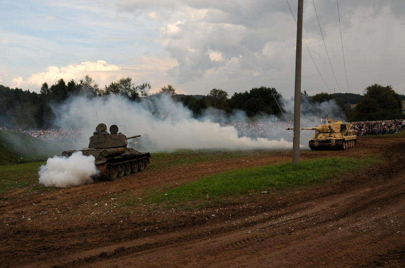 DSC_1236_1.jpg - Tank T-34/85versus německý tank Tiger.