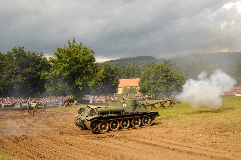 DSC_1257_1.jpg - SU-100 byl sovětský stíhač tanků, postavený na podvozku tanku T-34 konstrukční kanceláře Uralmašzavod.