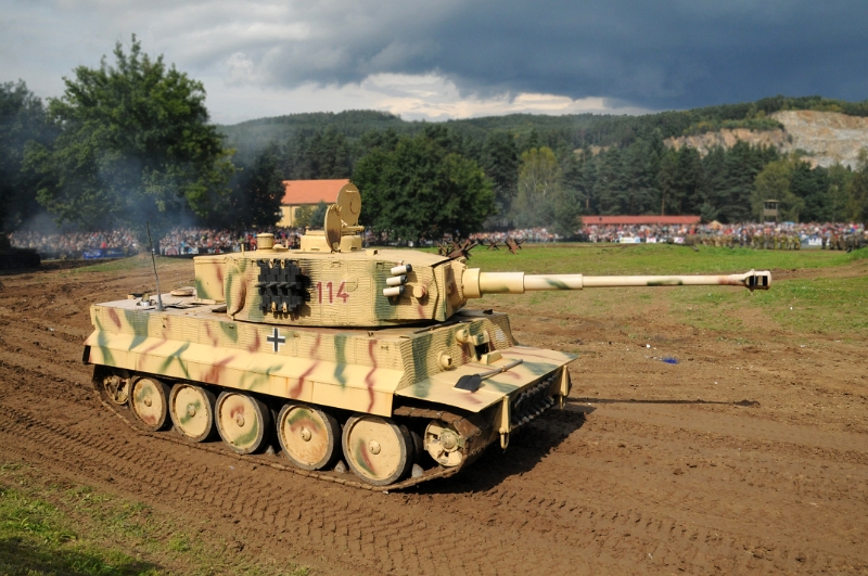 DSC_1338_1.jpg - Německý těžký tank Tiger vyvinutý za druhé světové války. Vyráběn byl od srpna 1942 do srpna 1944, celkem bylo vyprodukováno asi 1 350 strojů.