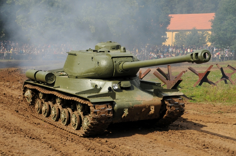 DSC_1355_1.jpg - Na dvanáctém Tankovém dni v lešanech se představil kompletně zrestaurovaný sovětský těžký tank z druhé světové války IS-122.