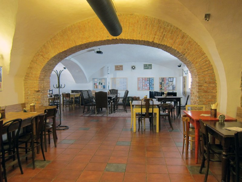 IMG_9968_1.jpg - V pivovarské restauraci, která se nachází v prostorách bývalého sladovního humna, nabízíme bohatý výběr jídel a Únětické pivo přímo z tanku. Kapacita restaurace je přibližně 100 míst, dalších 65 míst je na letní zahrádce.