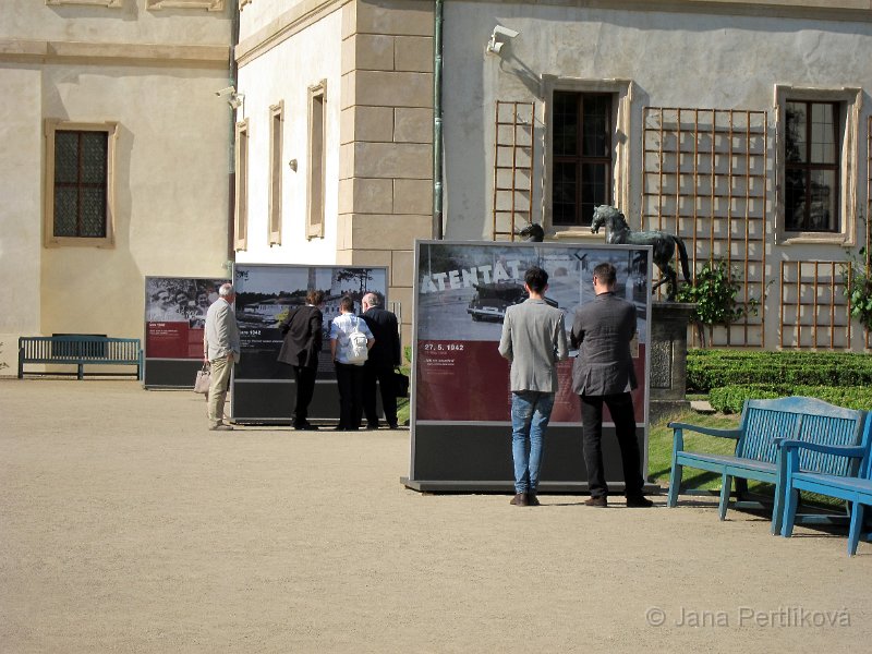 IMG_7956_1.jpg - Expozice má podle organizátorů připomenout, že atentát z 27. května 1942 byl nejvýznamnějším vystoupením českého odboje za druhé světové války a také jedním z nejdůležitějších odbojových činů v Evropě obsazené nacisty. 