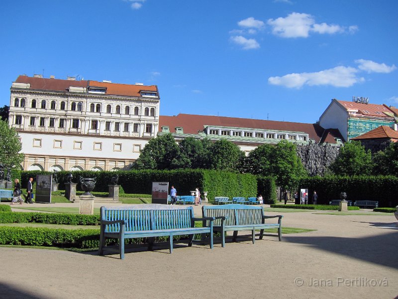 IMG_7973_1.jpg - Valdštejnská zahrada je jedna z nejvýraznějších staveb českého raného baroka a je součástí areálu Valdštejnského paláce, který byl ustaven jako sídlo Senátu Parlamentu České republiky.