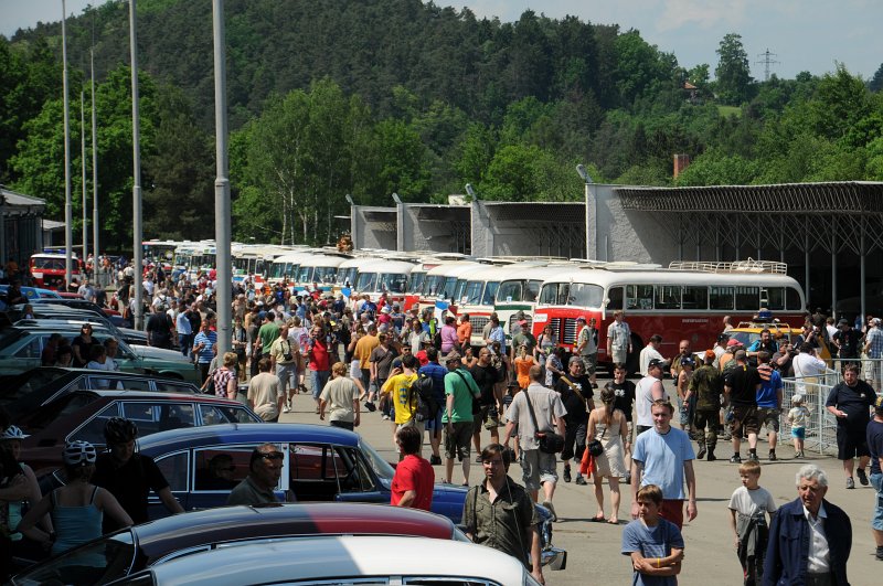 DSC_2946.JPG - Už poněkolikáte se v Lešanech sešli i milovníci starých autobusů. Konal se zde již 12. sraz RTO klubu.