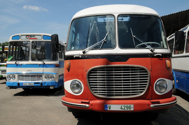 DSC_2996.JPG - Už poněkolikáte se v Lešanech sešli i milovníci starých autobusů. Konal se zde již 12. sraz RTO klubu. Škoda 706 RTO a Karosa ŠL11.