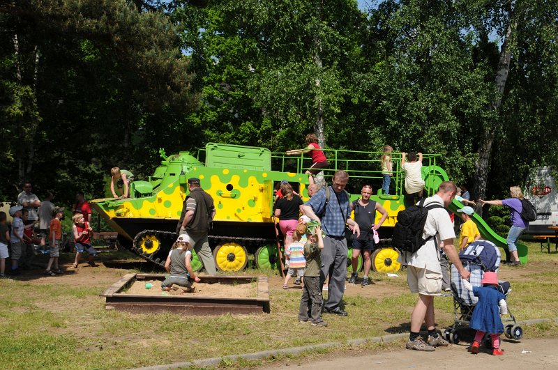 DSC_3239.JPG - Děti mají po celou sezónu možnost hrát si ve speciálně upraveném tanku.