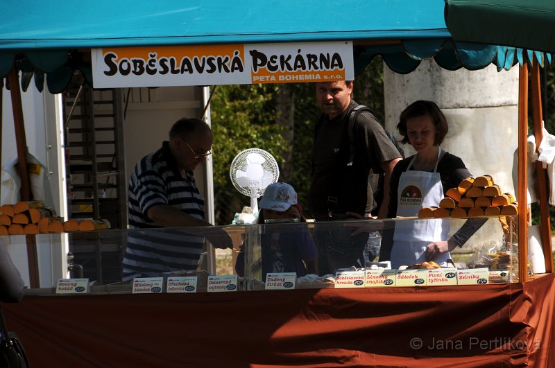 DSC_7952_1.jpg - Dobrůtky ze Soběslavské pekárny jsme také ochutnali. Souběslavskou hroudu například.