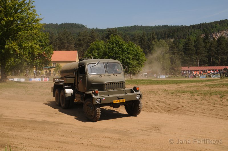 DSC_8381.JPG - Spotřeba Vejtřasky je 30 l nafty na 100 km, palivová nádrž má objem 120 l. Brodivost je 80 cm.