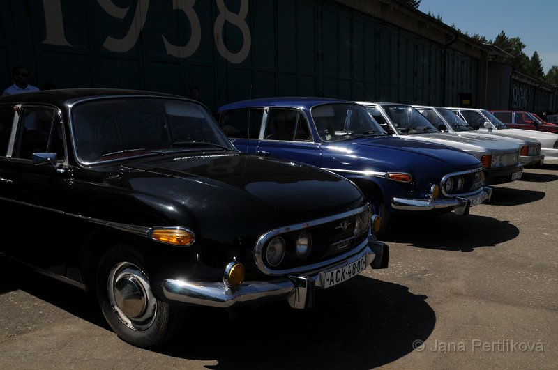 DSC_8725.JPG - K vidění byla i početná řada kdysi velmi „důležitých“ automobilů Tatra 603 a Tatra 613.