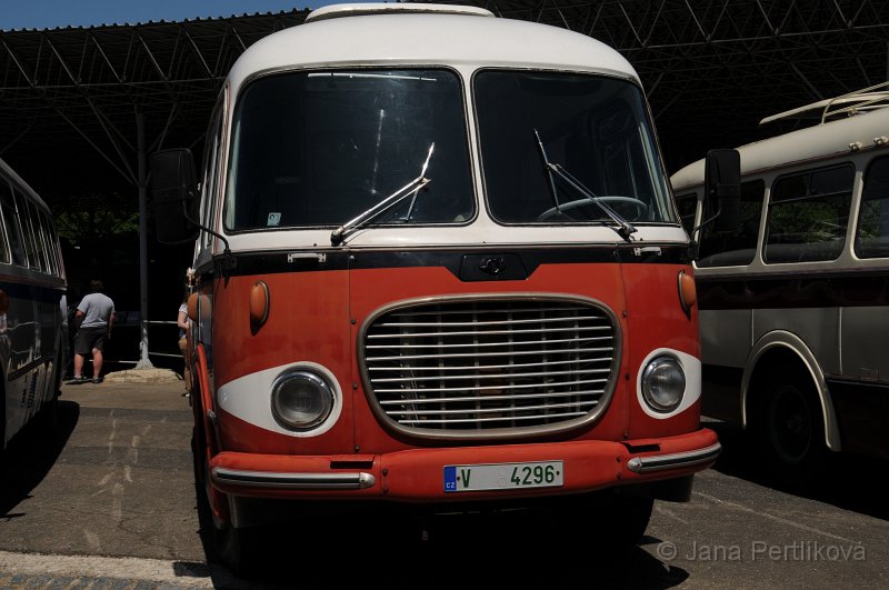 DSC_8739.JPG - Autobus 706 RTO byl vyráběn pod značkou Škoda, neboť až do začátku výroby řady Š v Karose (polovina 60. let) byly autobusy vyrobené v Československu označovány podle výrobce motoru.