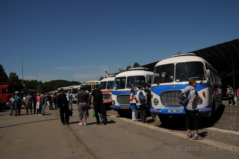 DSC_8741.JPG - Bez zajímavosti určitě není, že s výrobou autobusů Škoda 706 RTO se skončilo v 60. letech, ale ještě mnoho let poté se jejich podvozky a motory dodávaly např. do Polska pro stavbu autobusů Jelcz a dokonce ještě na počátku 90. let bylo na původním strojním zařízení v LIAZu vyráběno několik desítek nových motorů 706 ročně jako náhradní díly.