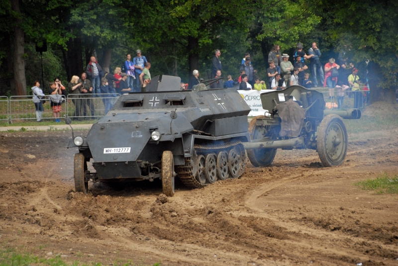 DSC_0087_1.jpg - Německé vozidlo SdKfz 251 – Hakl. a houfnice 105mm.