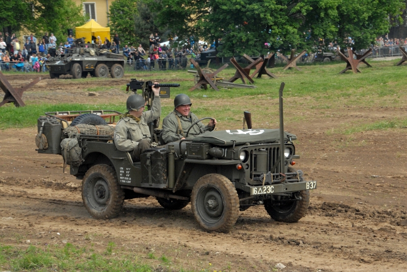 DSC_0151_1.jpg - Americký jeep.