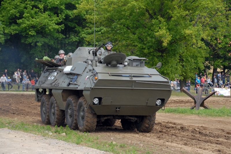 DSC_0244_1.jpg - Vojenský obrněný transportér Skot OT-64.