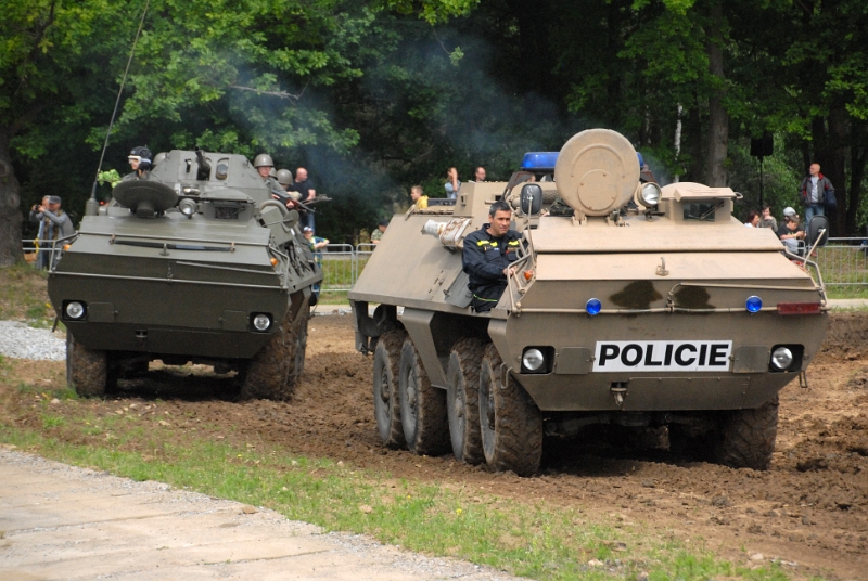DSC_0297_1.jpg - Vojenský a policejní obrněný transportér Skot OT-64.