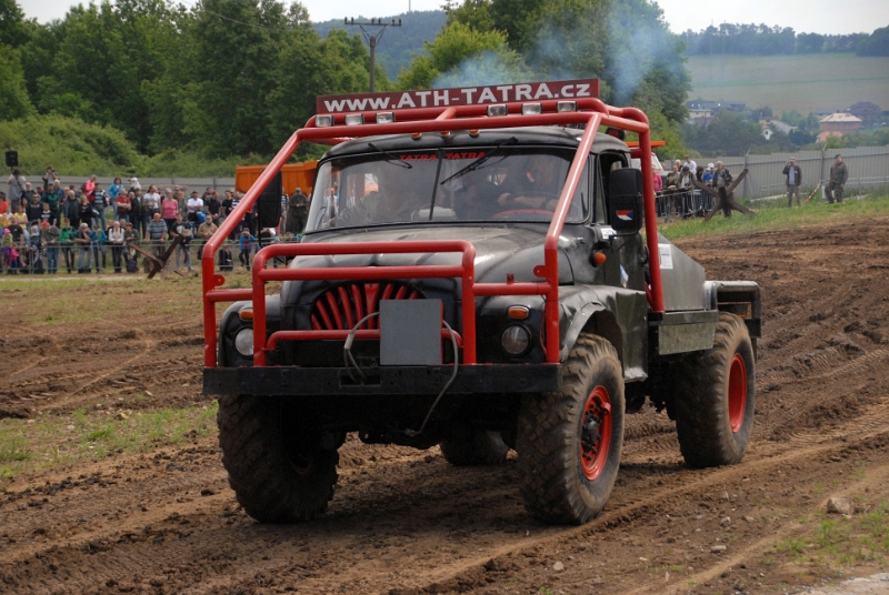 DSC_0314_1.jpg - Tatra 138 Trial. Tatra 138 je československý těžký nákladní automobil s nosností 12 tun, vyráběný v letech 1959 až 1971. Kromě standardního třínápravového provedení se znakem 6×6 vznikaly i dvounápravové vozy 4×4.