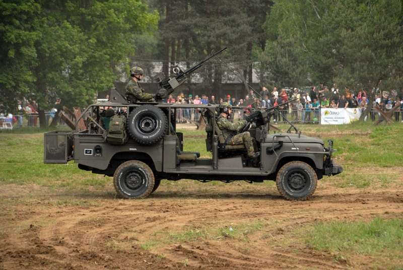 DSC_0400_1.jpg - Land Rover Kajman.