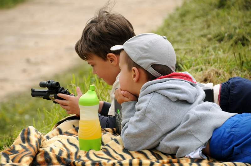 DSC_6581_1.jpg - Malí milovníčci vojenské techniky.