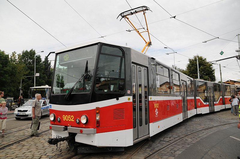 DSC_8384.JPG - Po úspěšně realizovaném projektu modernizace tramvají T3R.P tak Dopravní podnik Praha nastartoval modernizační proces dalšího typu tramvaje, jehož výsledkem je rekonstruovaná tramvaj splňující standardní parametry nově dodávaných vozů.