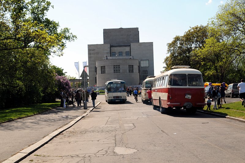 DSC_0045_1.jpg - Karosa ŠD11, RTO Lux (1969) - zájezdový autobus, RTO Jelcz - autobus městské hromadné dopravy na Víktově