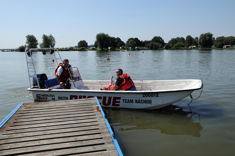 DSC_9072_1.jpg - Kluci v akci.... aneb dělej, že tě zachraňuju...